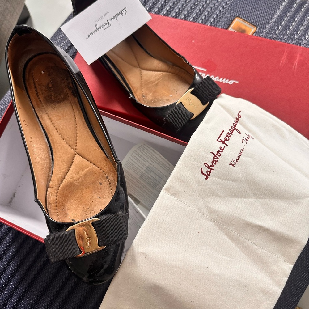 Salvatore Ferragamo Varinas 36,5 Italian size. Needs TLC classic black and gold